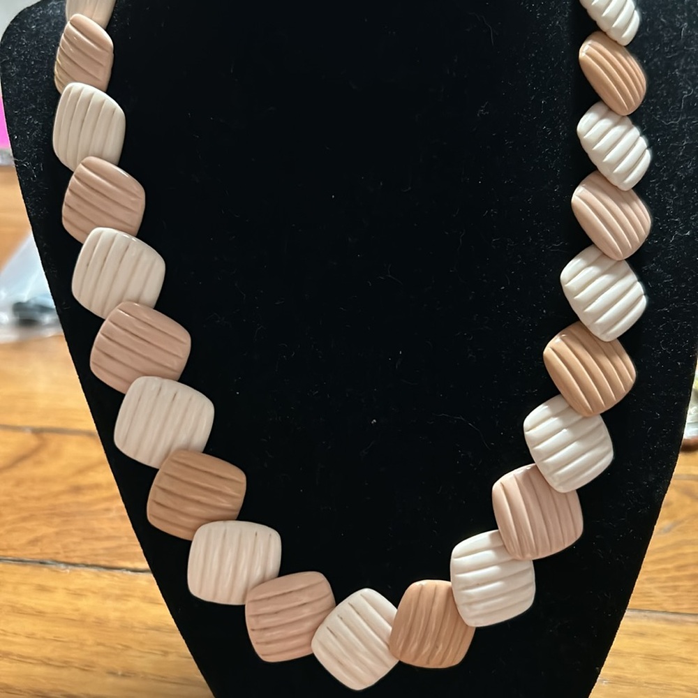 Vintage Ribbed Lucite Retro Pink Necklace